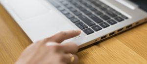 Zakup laptopa biznesowego wiąże się z dość sporym kosztem, a sam wybór jest najczęściej znacznie utrudniony poprzez szeroki wybór sprzętu na rynku